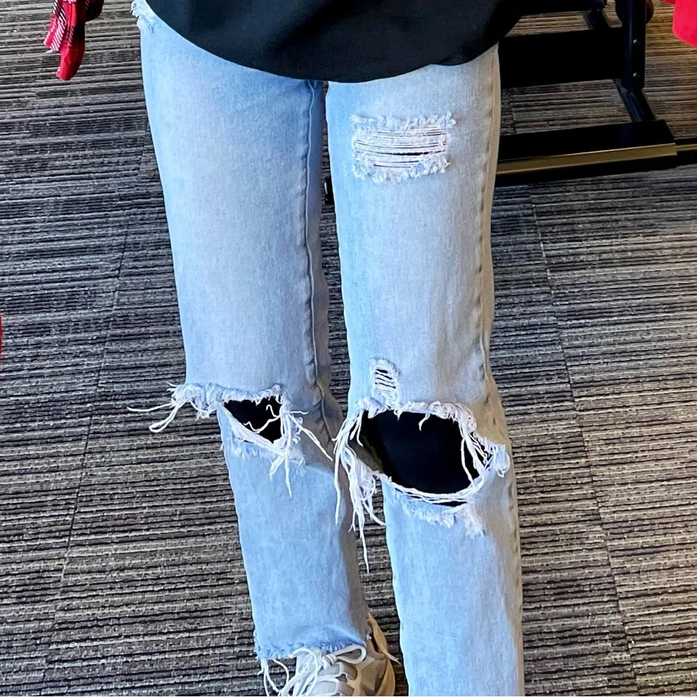 PacSun Vintage Ripped Mom Jeans - Picture 8 of 8